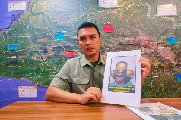 1 anggota kkb puncak diamankan ops damai cartenz di kab puncak ilaga 70397