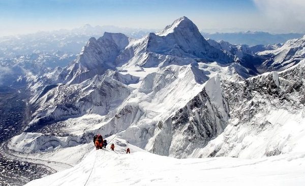 2 pendaki gunung everest meninggal dunia 3 lainnya masih hilang 74434
