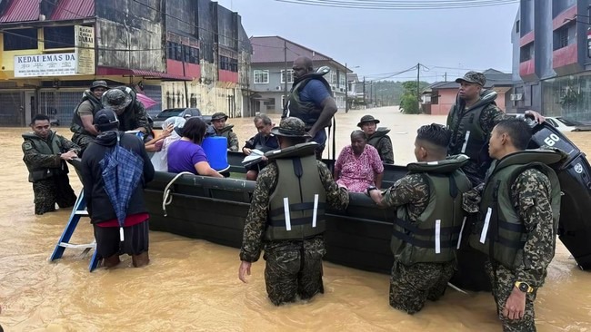 4 orang tewas dan 41 ribu warga mengungsi akibat banjir dahsyat di malaysia 55294