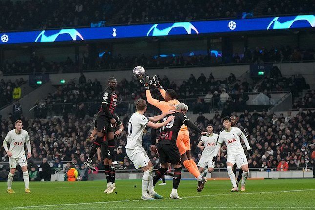 ac milan lolos ke perempat final walaupun bermain imbang lawan tottenham 55441