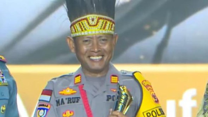 akp makruf suroto raih penghargaan hoegeng award 2023 kategori polisi tapal batas dan pedalaman 60997