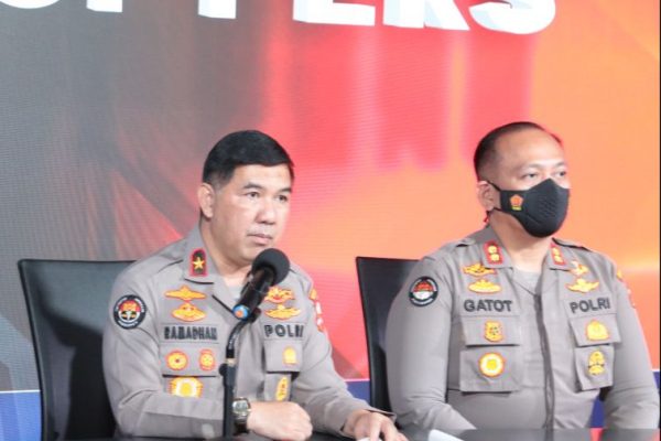 amankan 2 pelaku polri ungkap percetakan uang palsu di rumah kontrakan 48881