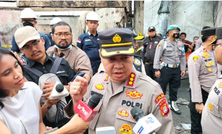 amankan lokasi kebakaran di plumpang polri turunkan 400 personel gabungan 55278
