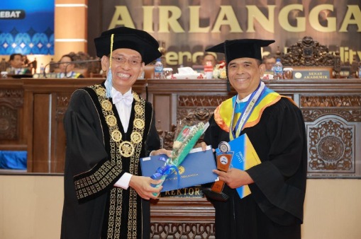 anggota polri jadi lulusan terbaik s3 fisip cinta abdi negara terhadap ilmu sosial 64892 1