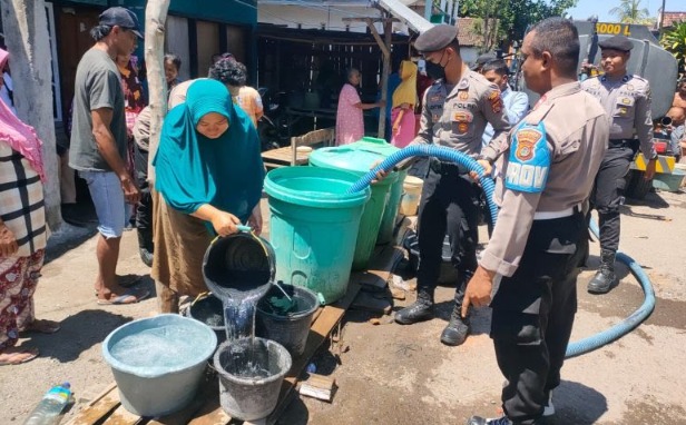 antisipasi dampak kekeringan polda ntb siagakan personel 49690