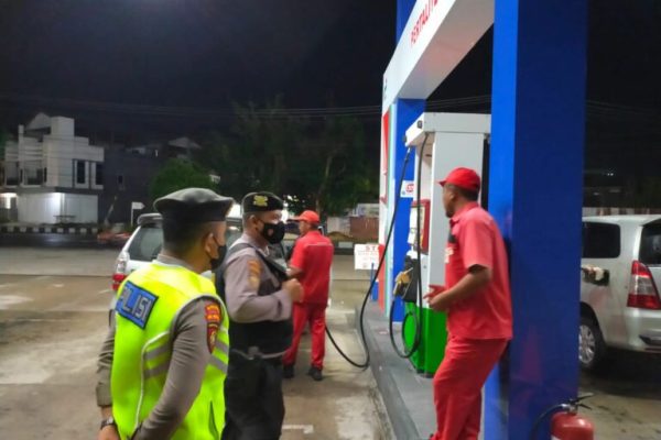 antisipasi gangguan kamtibmas polda kalteng gelar patroli dialogis ke spbu 49460