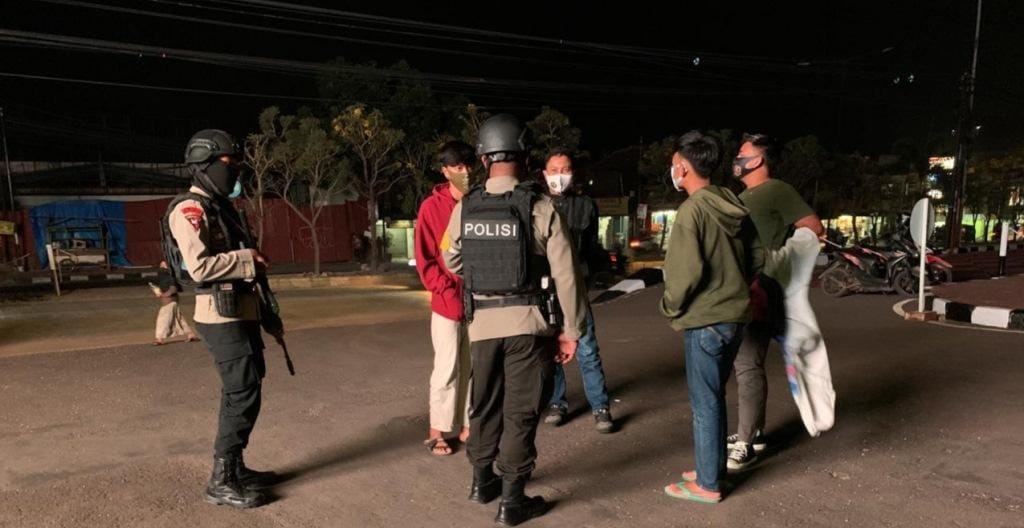 antisipasi kejahatan brimob polda jabar gelar patroli malam 58321 1
