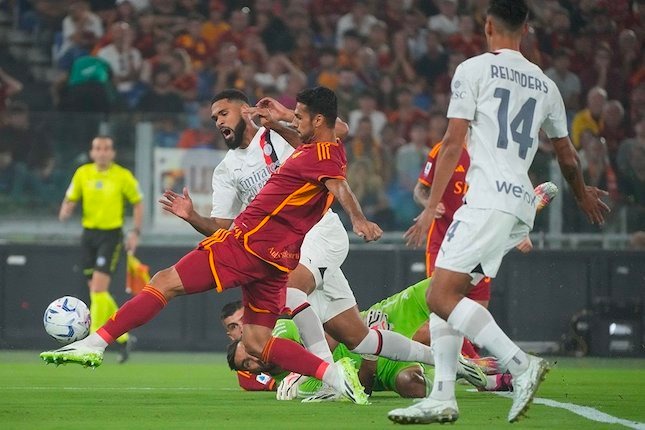 as roma kalahkan ac milan dengan skor 2 1 63027