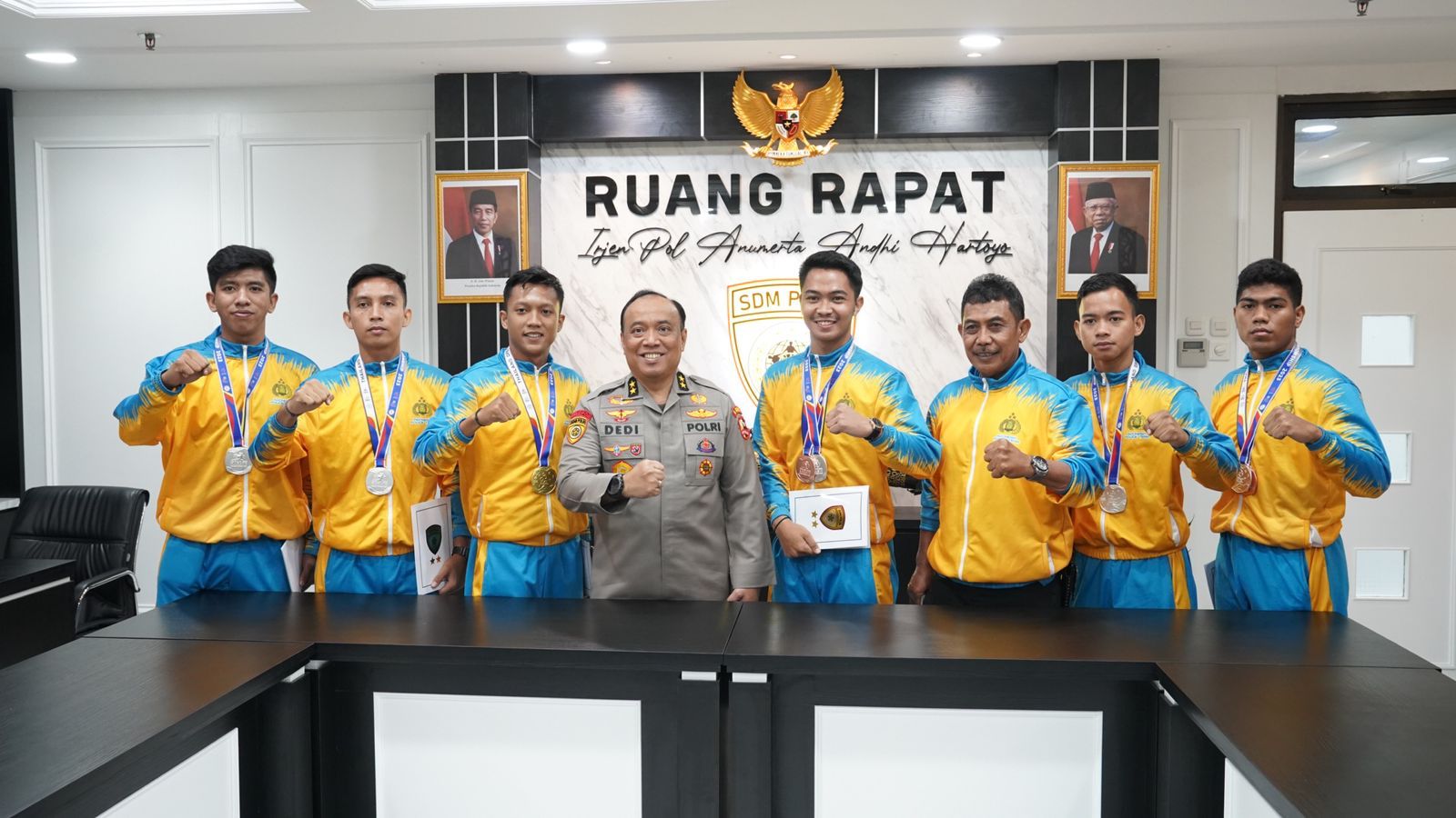 as sdm hadiahi anggota atlet karate pembinaan karier 63589