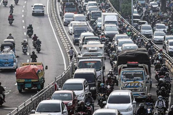 atasi kemacetan jakarta dirlantas polda metro jaya usulkan pengaturan jam kerja kantor 48457