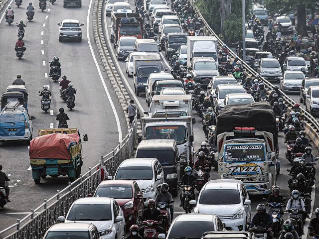 atasi kemacetan jakarta dirlantas polda metro jaya usulkan pengaturan jam kerja kantor 48457