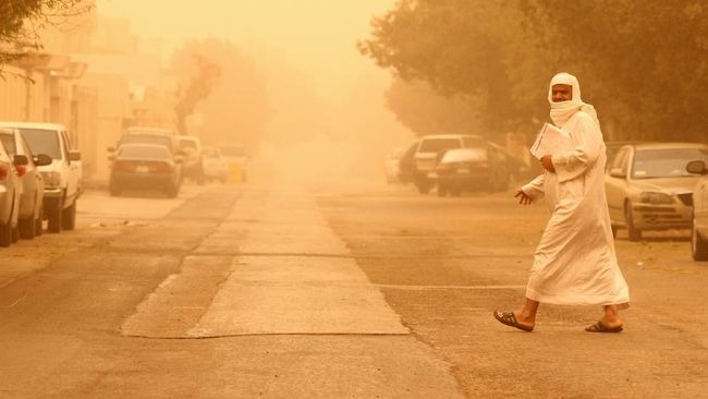 badai pasir landa bandara madinah pemulangan haji ri sempat terhenti 48820