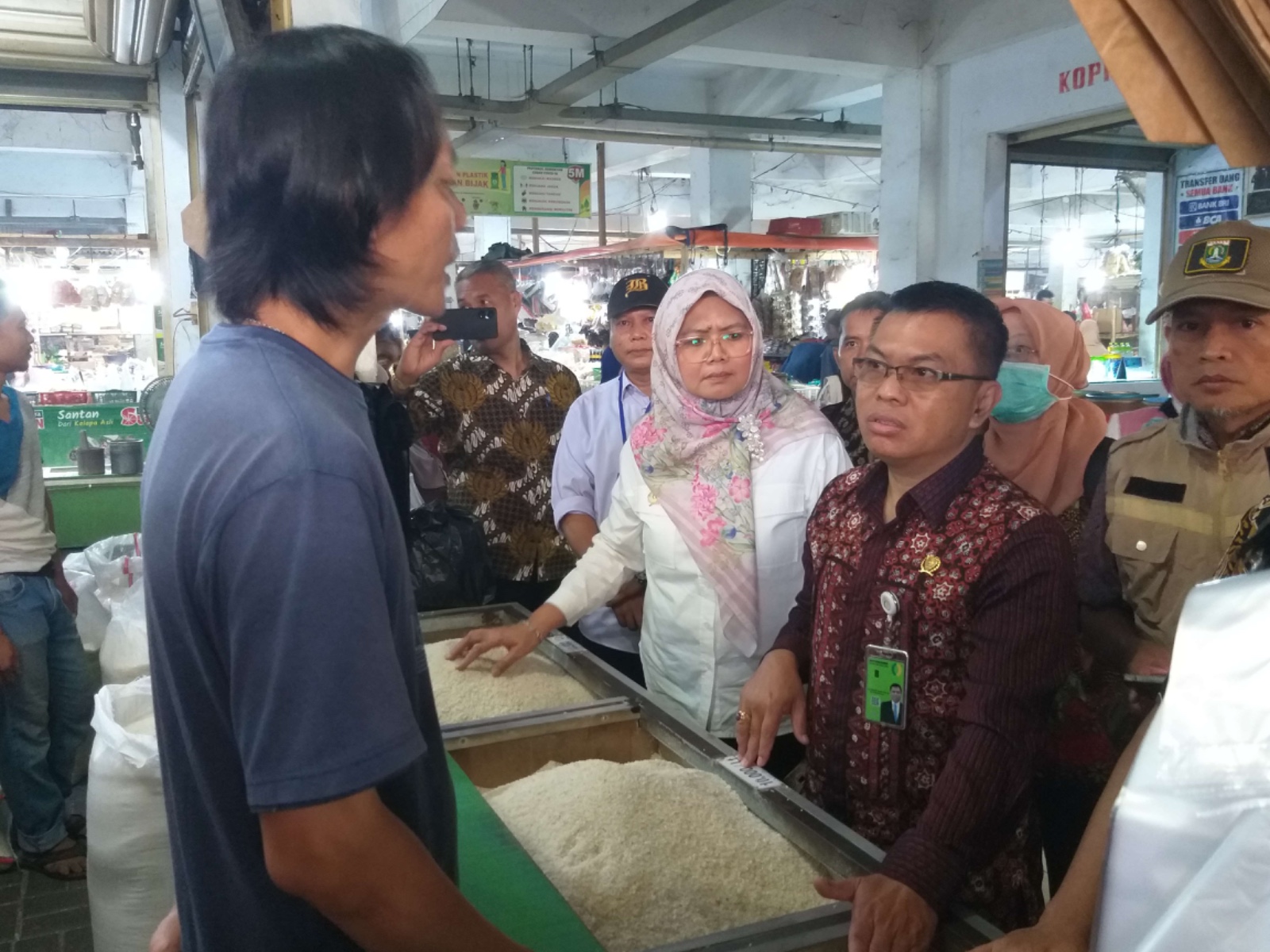 badan pangan nasional sidak harga dan ketersediaan beras di pasar gudang tigaraksa 76605