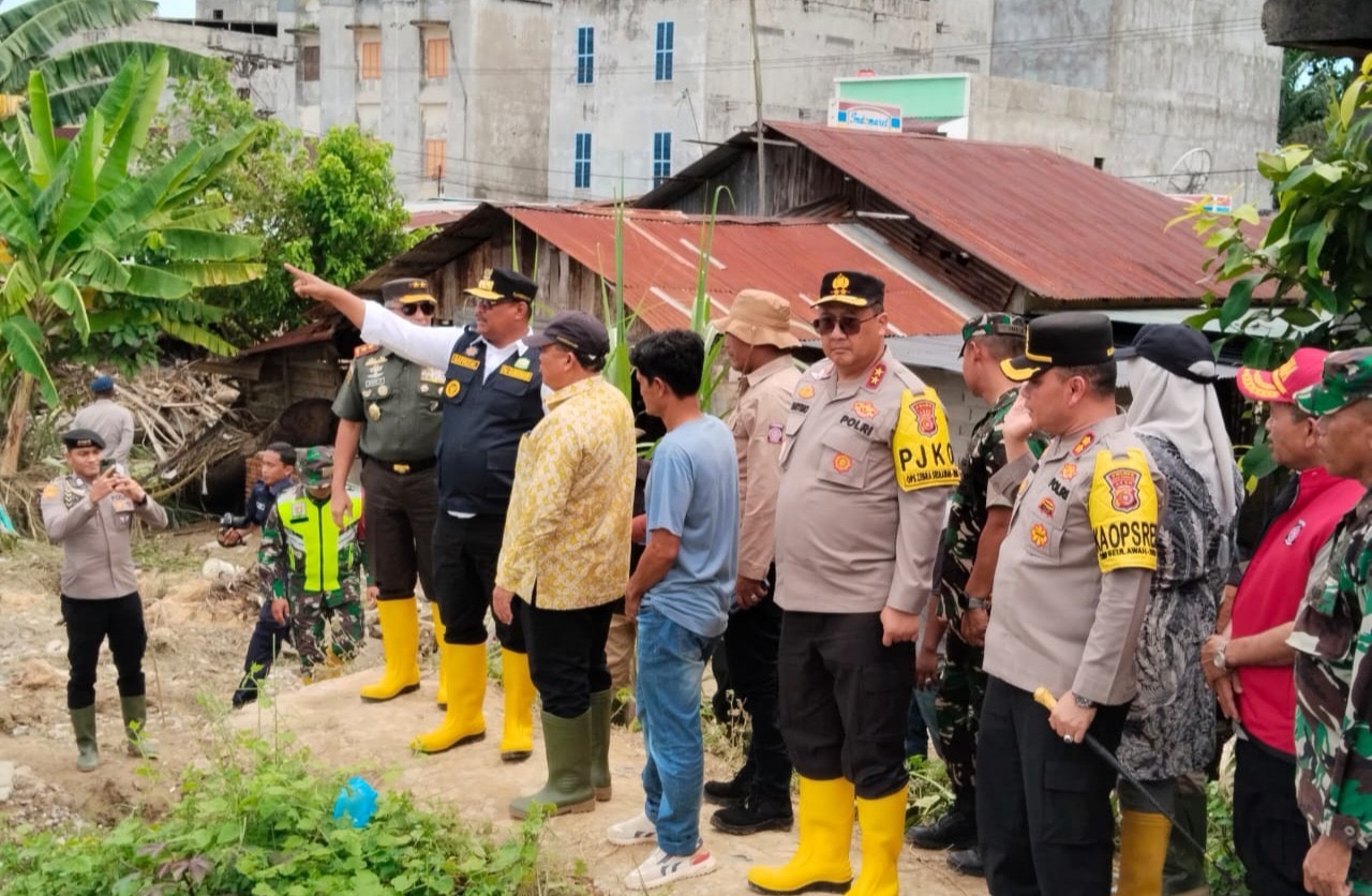 banjir bandang di tamiang kapolda aceh tinjau langsung lokasi 80000