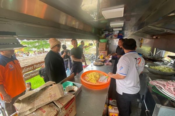 bantu korban banjir di jembrana polda bali kirim kendaraan dapur lapangan 50721