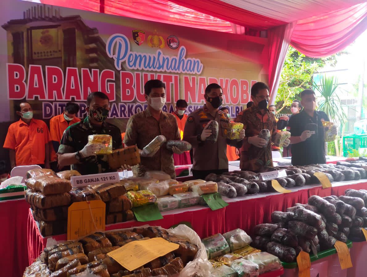 bareskrim polri musnahkan 238 kg sabu dan 121 kg ganja dari pengungkapan 4 kasus 46996