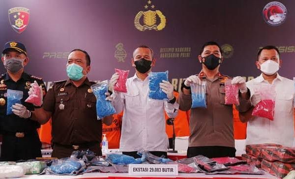 bareskrim polri musnahkan sabu hingga ganja dari 13 kasus 49204