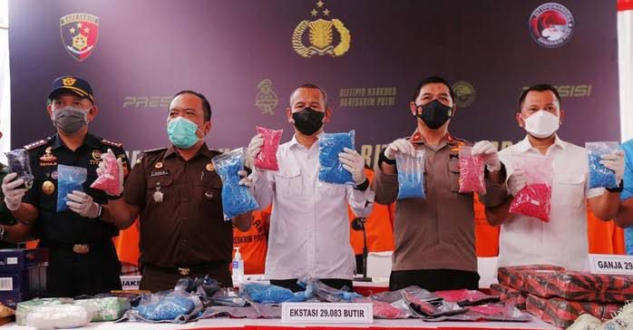 bareskrim polri musnahkan sabu hingga ganja dari 13 kasus 49204