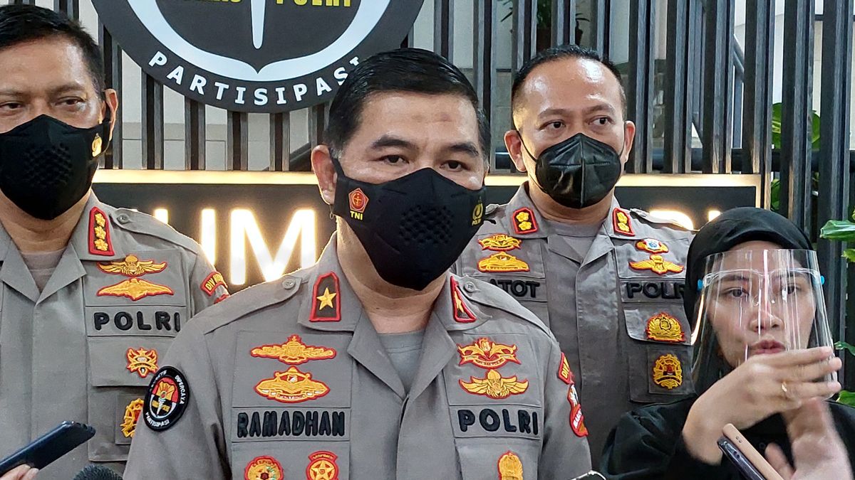 bareskrim polri sita 2 sertifikat tanah dan 1 flash disk saat bongkar deposit box indra kenz 47174