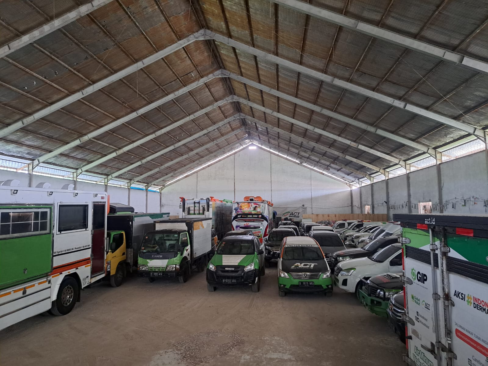 bareskrim polri sita 56 kendaraan operasional act dalam kasus penyelewengan dana 48593
