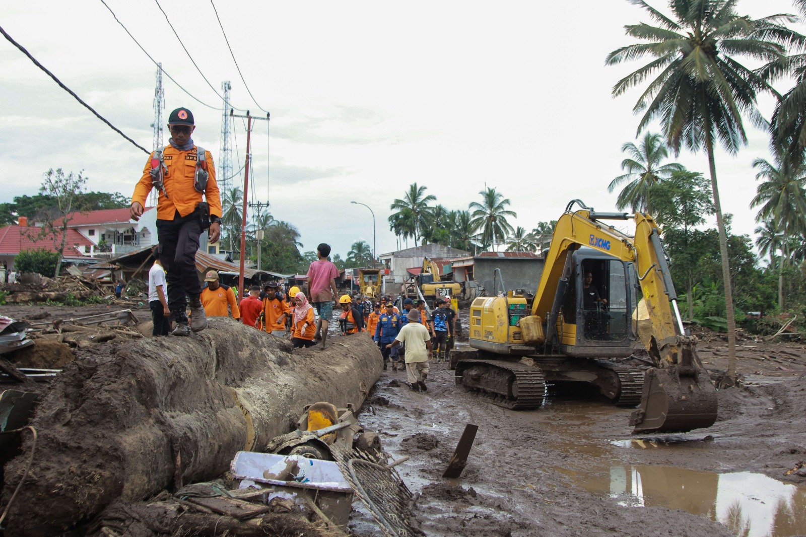 basarnas sebut akibat banjir bandang sumbar korban menjadi 59 orang 73981