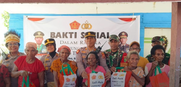 bentuk kepedulian masyarakat polres mimika laksanakan pembagian sembako dari kapolri dan panglima tni 67328