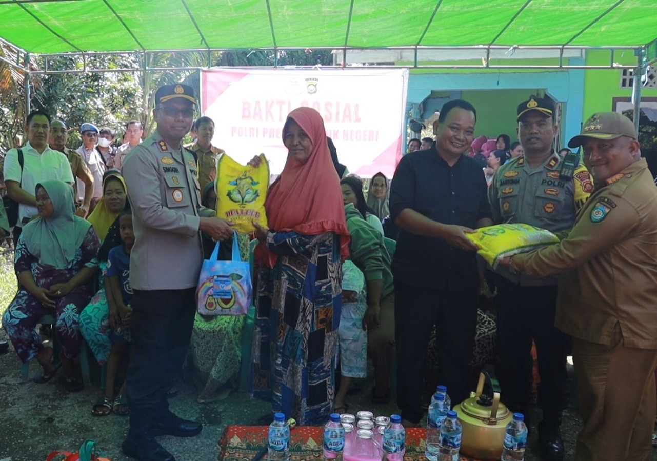 bentuk kepedulian polri polres bungo bagikan 200 paket sembako kepada masyarakat kurang mampu 69279