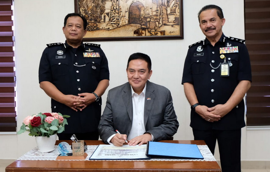 berantas kejahatan di selat malaka polda riau jalin kerja sama dengan kepolisian malaysia 58328