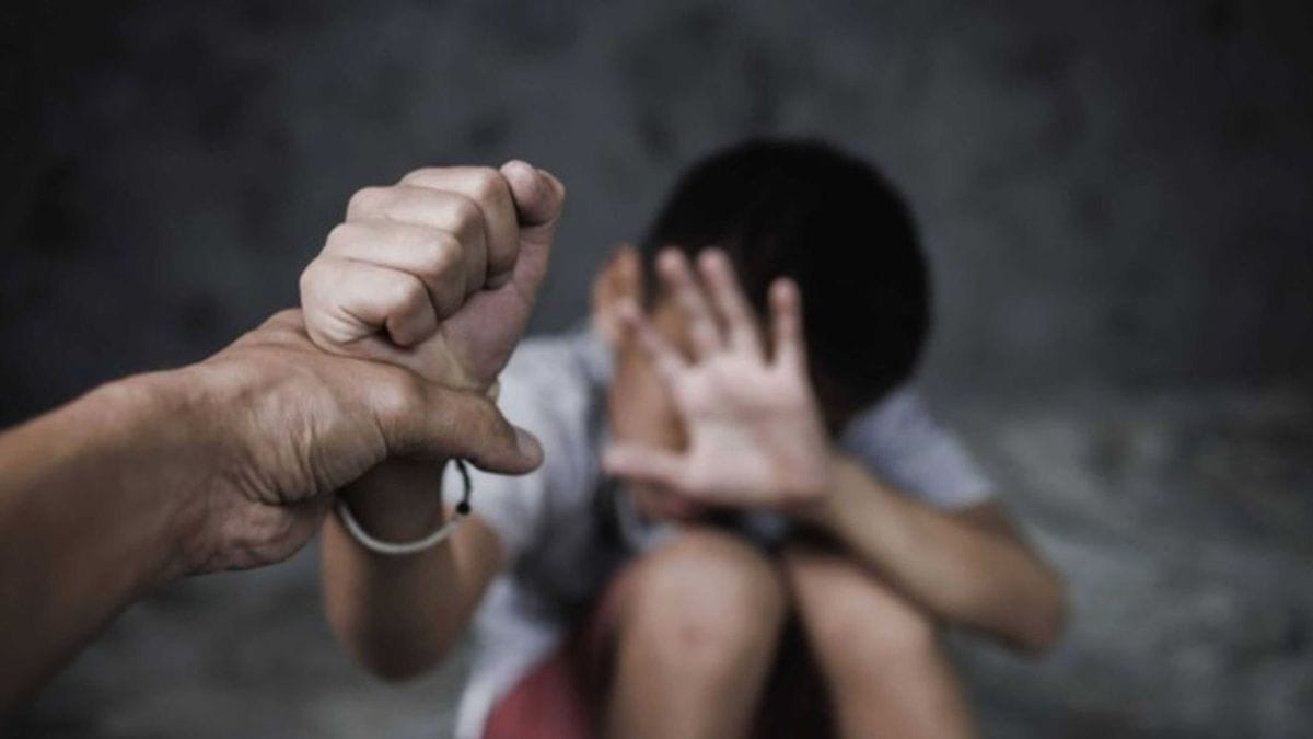 berdalih karena kedinginan oknum guru tega lakukan tindakan asusila terhadap 5 siswanya 55052