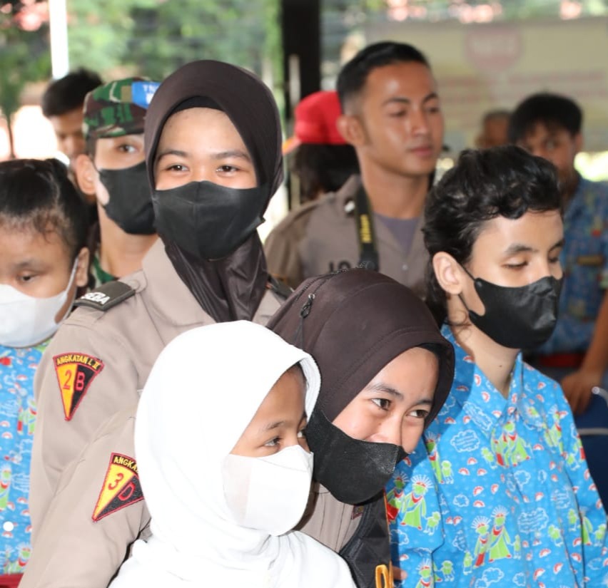 beri inspirasi siswa diklat integrasi tni polri sambangi slb 52454