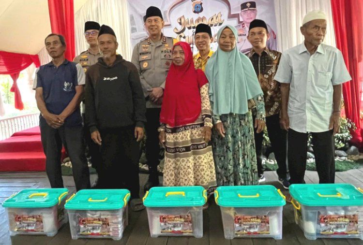 berikan pelayanan dan pelindungan pada masyarakat kapolda kalsel dengarkan keluh kesah warga batola 70583