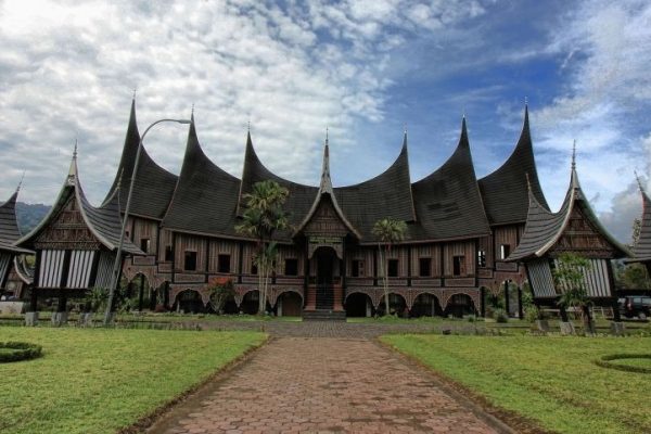berikut beberapa rumah adat indonesia yang populer 49277