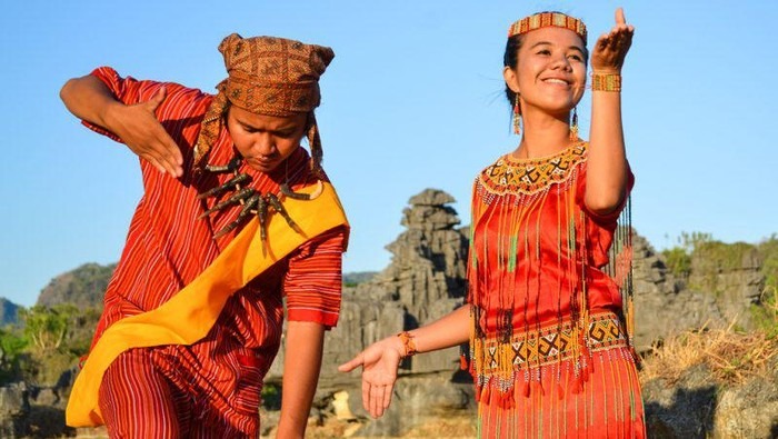 berikut ciri khas dan karakteristik baju adat sulawesi selatan 46294