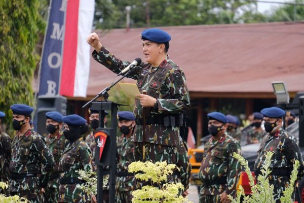 berprestasi kapolda riau beri penghargaan kepada 5 perwira menengah 45955