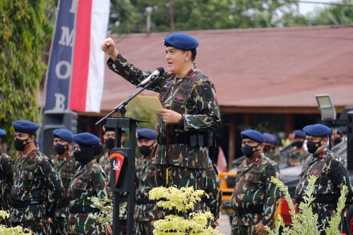 berprestasi kapolda riau beri penghargaan kepada 5 perwira menengah 45955