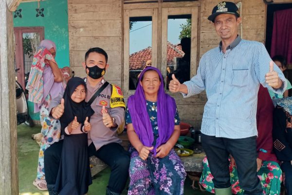 bhabinkamtibmas polsek lebakgedong polres lebak dampingi dan monitoring pelaksanaan bian 48910
