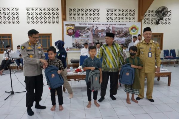 biddokkes polda kalbar bersama ldii gelar gelar bhakti kesehatan khitanan massal 49510