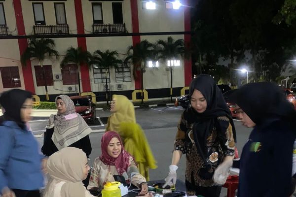 bidokkes polda kepri berikan pelayanan kesehatan gratis keliling selama ramadan 71428
