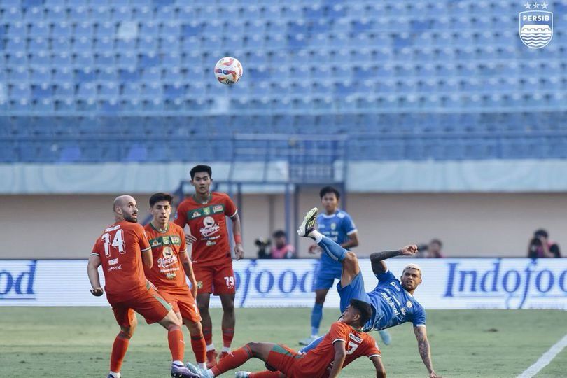 bri liga 1 bersib bandung menumbangkan persebaya surayaba 2 0 80036