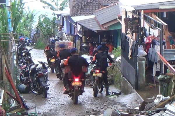 brimob gunakan motor trail jangkau lokasi pengungsian korban gempa cianjur 51873