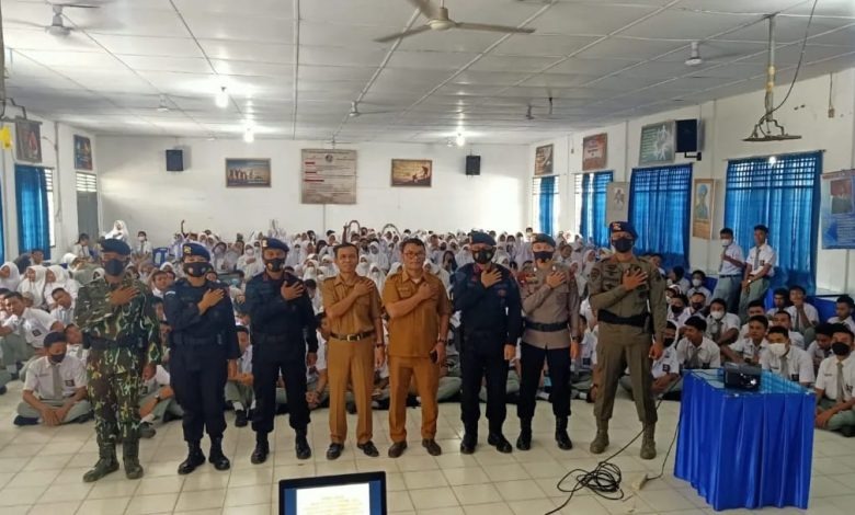 brimob polda sumut memberikan motivasi kepada pelajar untuk mewujudkan cita cita menjadi anggota polri 49711
