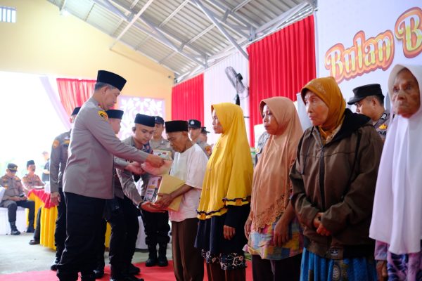 bulan bakti ramadhan kapolda bengkulu bagikan paket sembako 72190