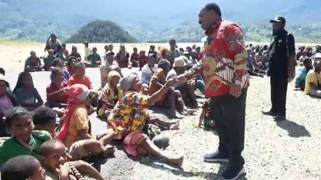 bupati puncak ajak kkb kembali ke nkri 55539