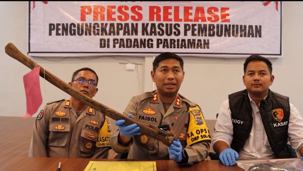 cangkul dan celana barang bukti baru kepolisian untuk memperdalam proses penyidikan 79193