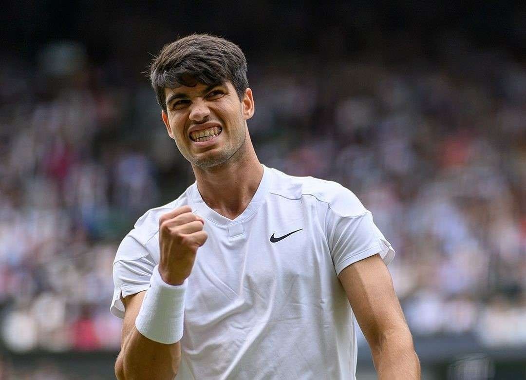 carlos alcaraz berhasil kalahkan novak djokovic dan juarai wimbledon 2024 76477