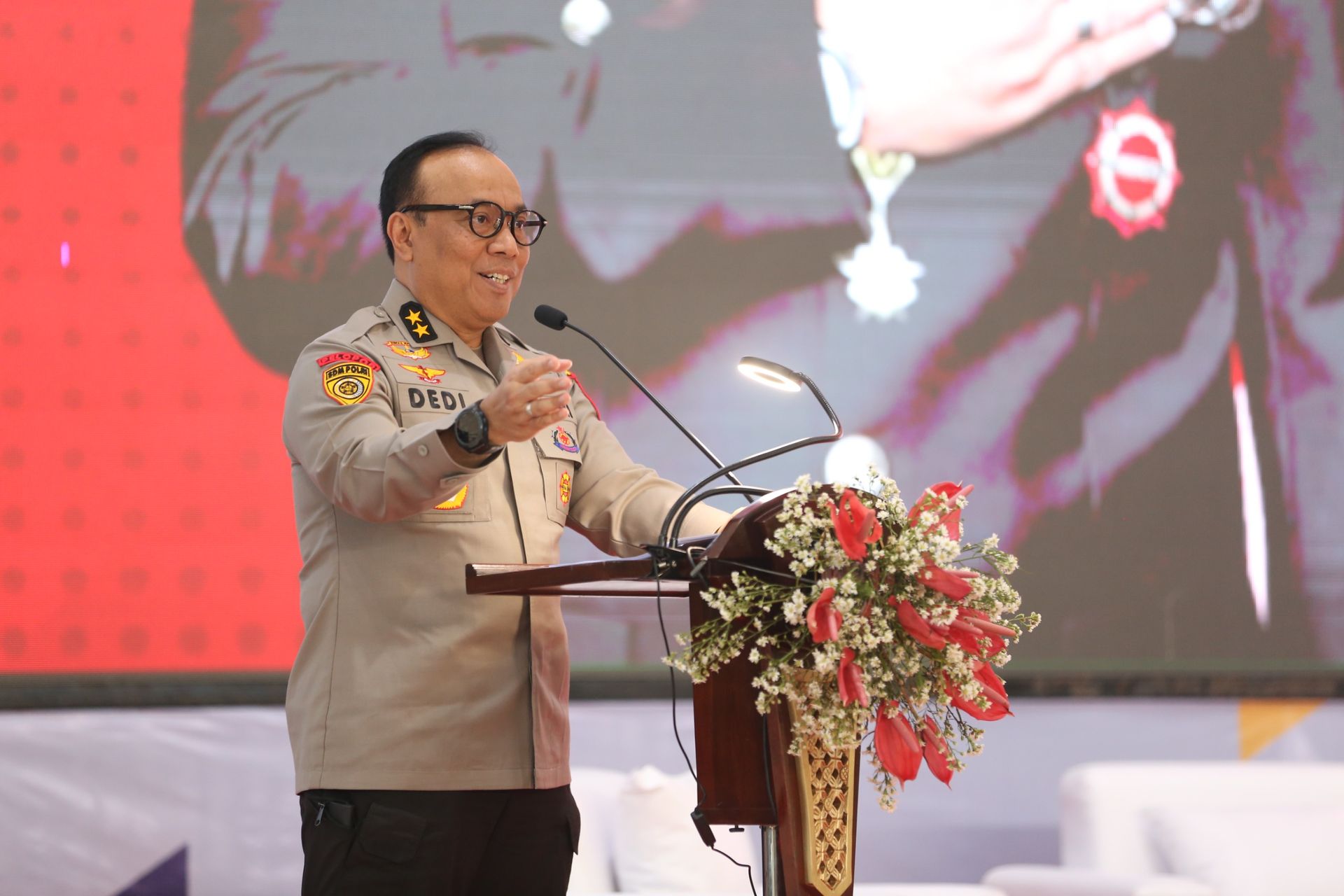 cegah fatalitas polri wajibkan personel pengamanan pilkada dites kesehatan 79411