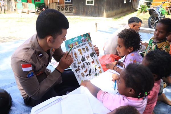 cerdaskan anak anak di ilaga binmas noken gencarkan program si ipar 49261