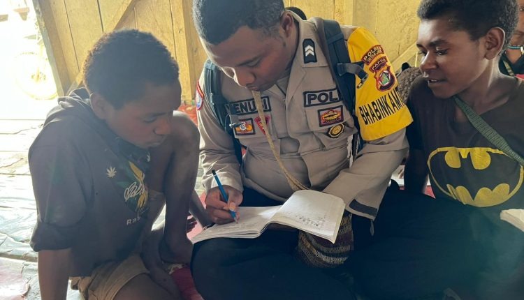 cerdaskan anak bangsa binmas noken ops rasaka cartenz terus gencarkan program si ipar 55673