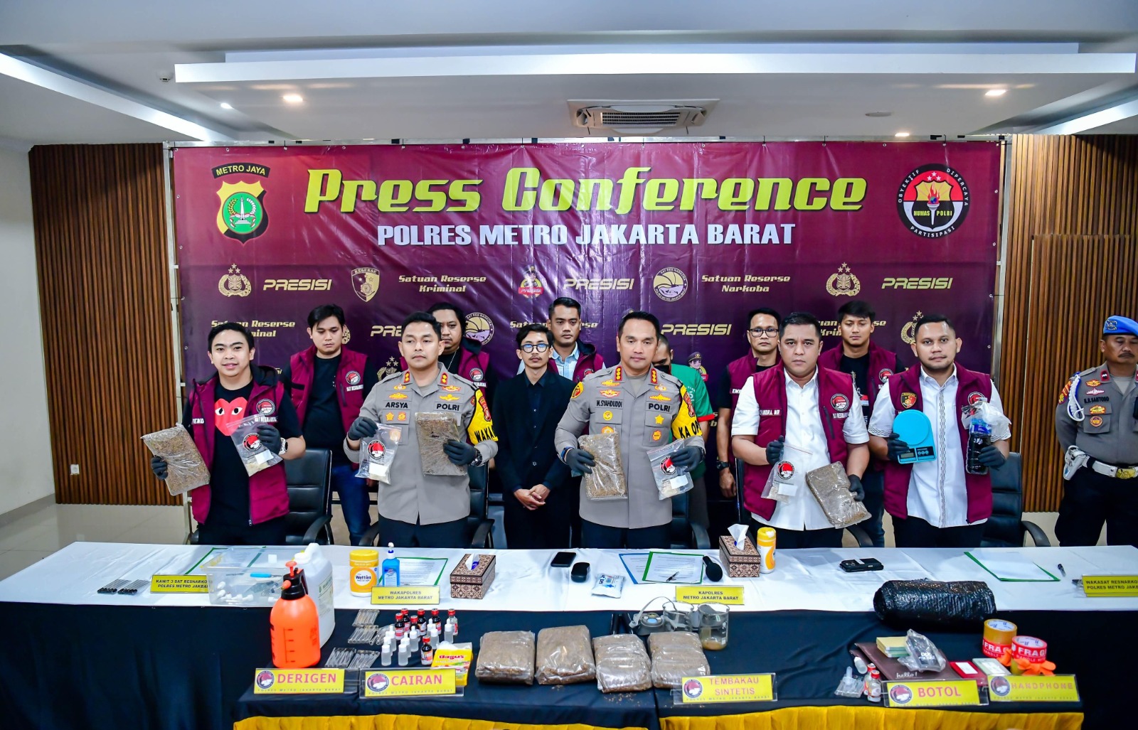 clandestine laboratory tembakau sintetis di bekasi terbongkar polres jakbar selamatkan 157 500 jiwa 79251