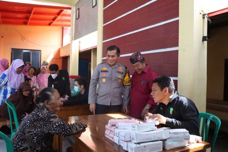 cooling system polres nganjuk gelar bakti sosial dan pengobatan gratis untuk warga nglaban 68888